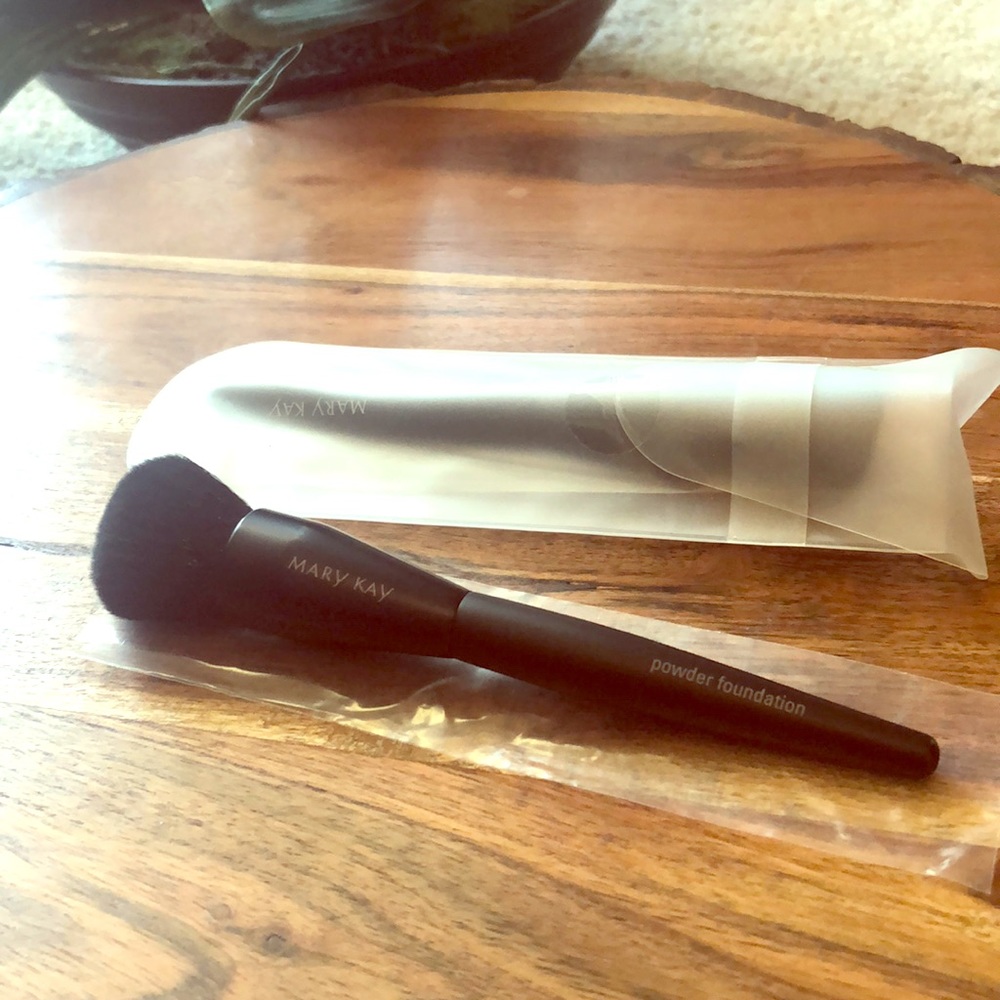Larger powder foundation brush